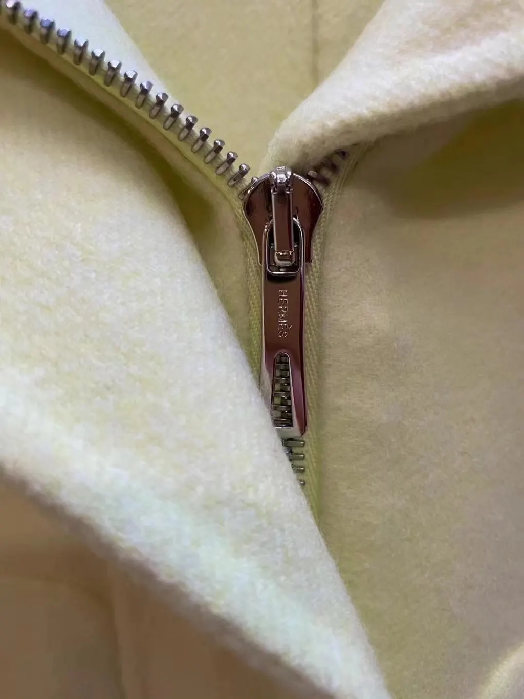 Hermès Yellow Cashmere Jacket Yellow Cashmere Never worn - Model View