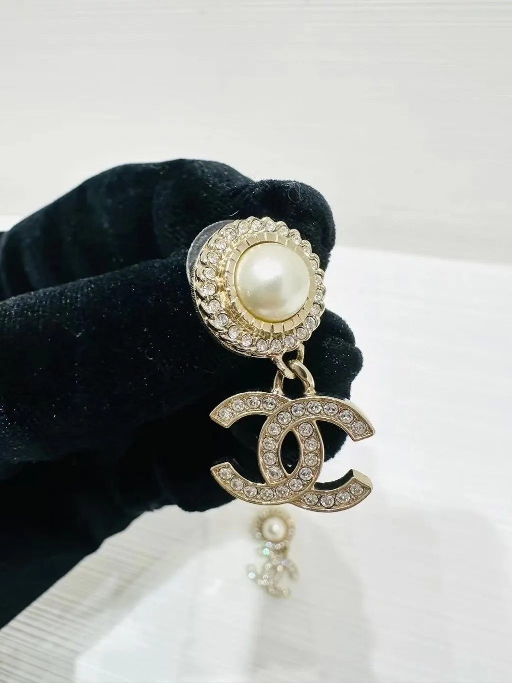 Chanel Gold Metal Earrings Gold Metal Very good - Inside View