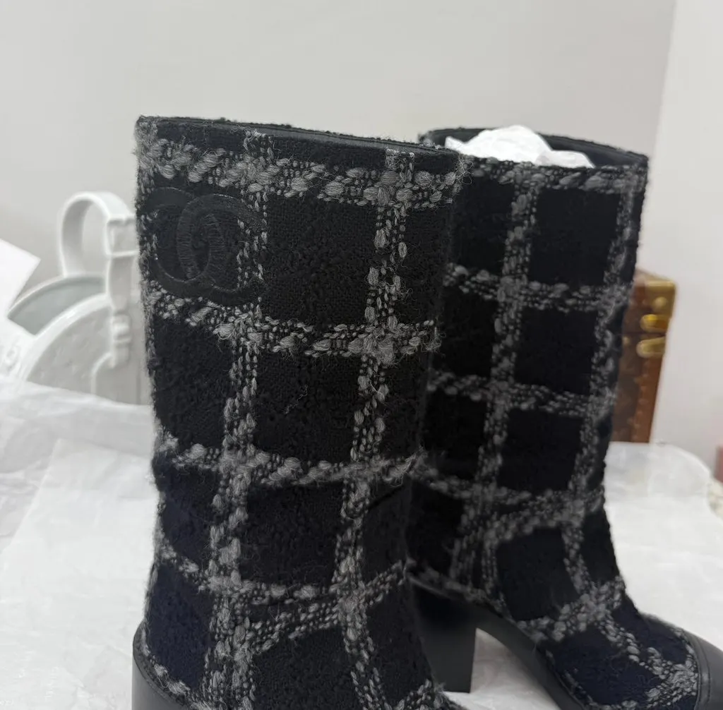 Chanel Tweed Boots MultiColor Tweed Very good - Model View