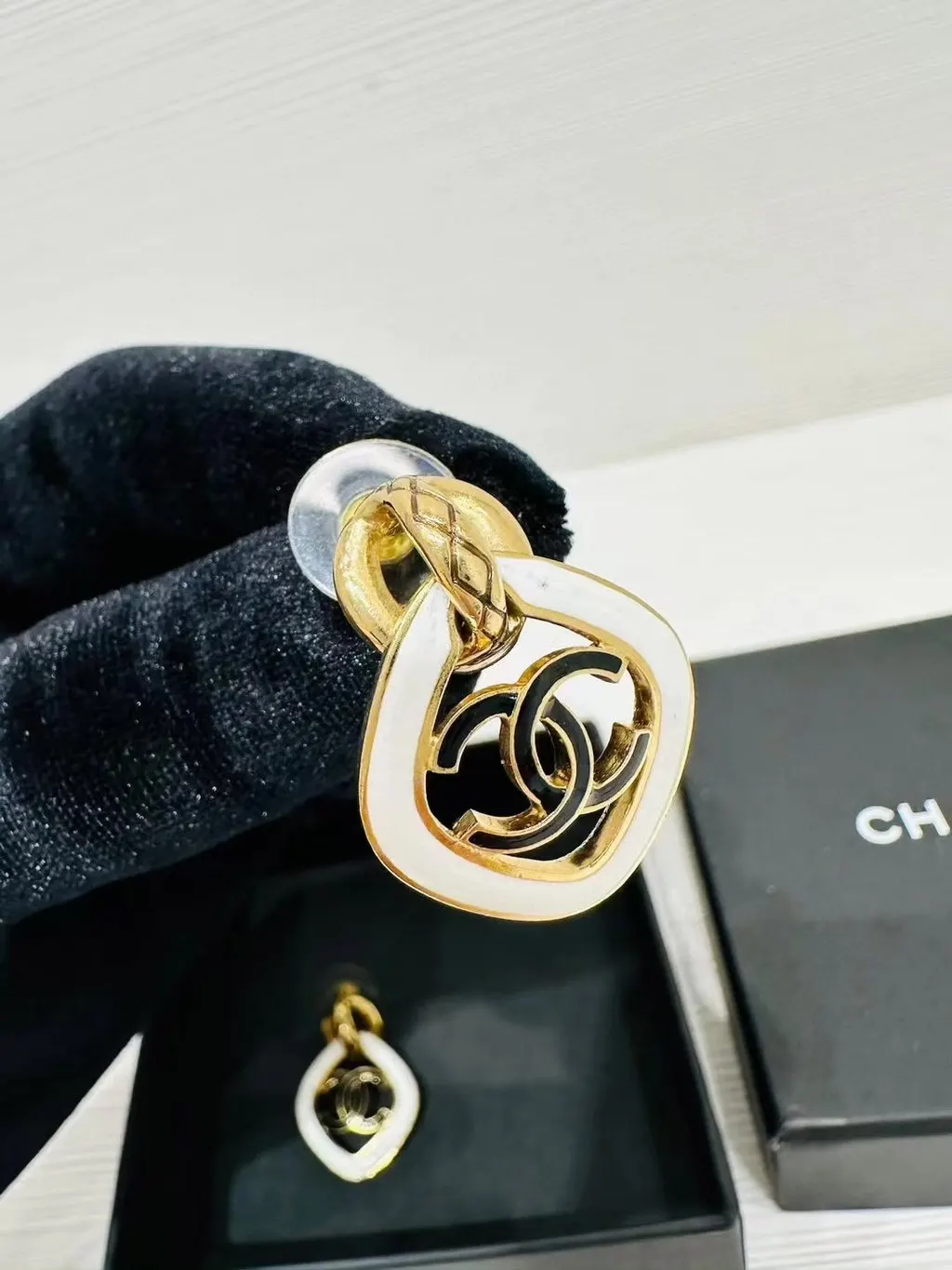 Chanel Metal Earrings MultiColor Metal Very good - Inside View