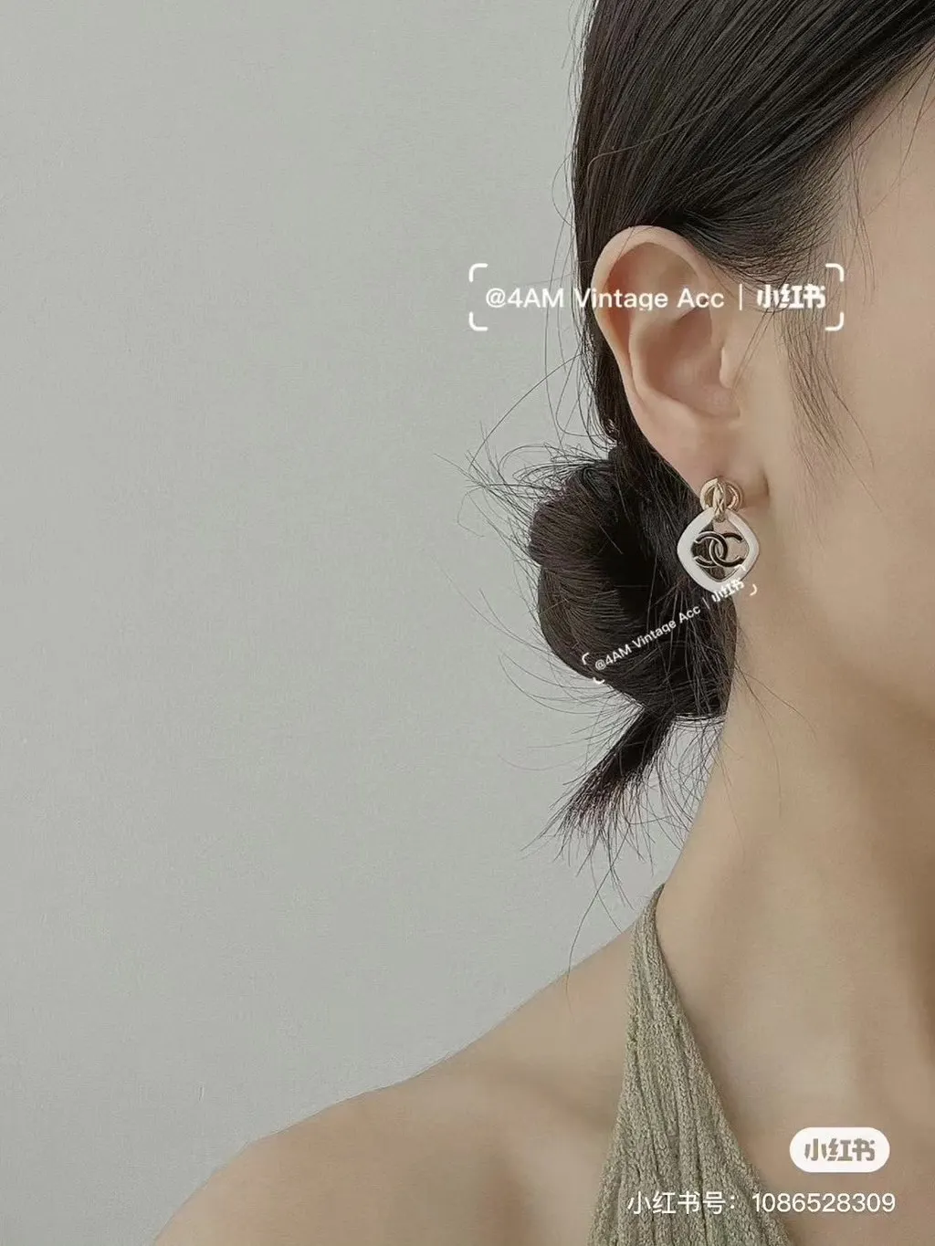 Chanel Metal Earrings MultiColor Metal Very good - Model View
