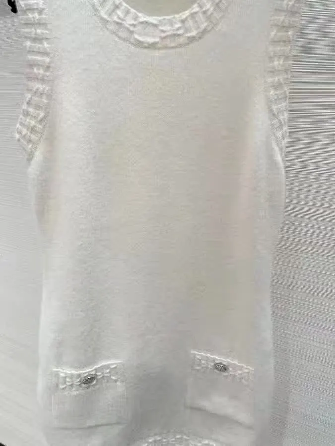 Chanel White Cashmere Dress White Cashmere Very good - Model View