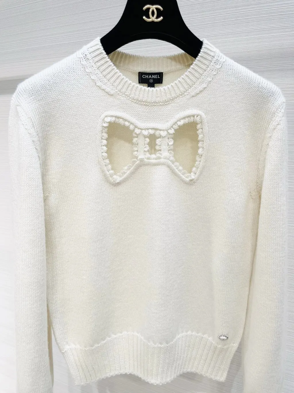 Chanel Ecru Cashmere Knitwear Ecru Cashmere Very good - Model View