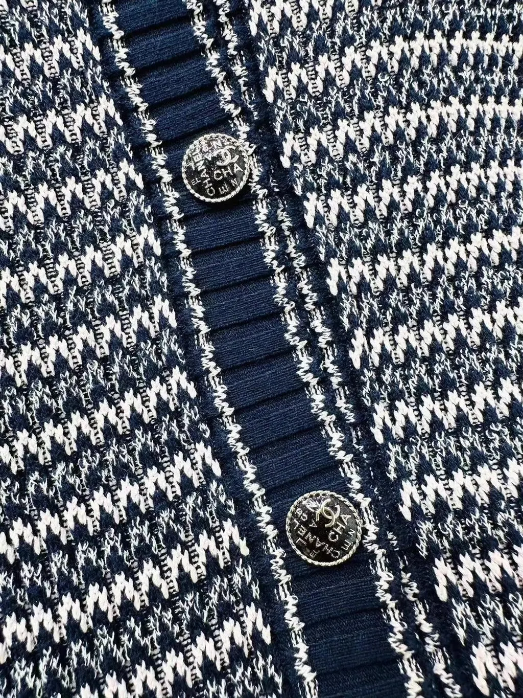 Chanel Cotton Knitwear MultiColor Cotton Very good - Model View