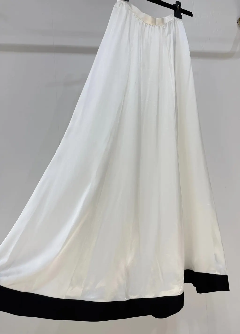 Chanel White Silk Skirt White Silk Never worn - Back View