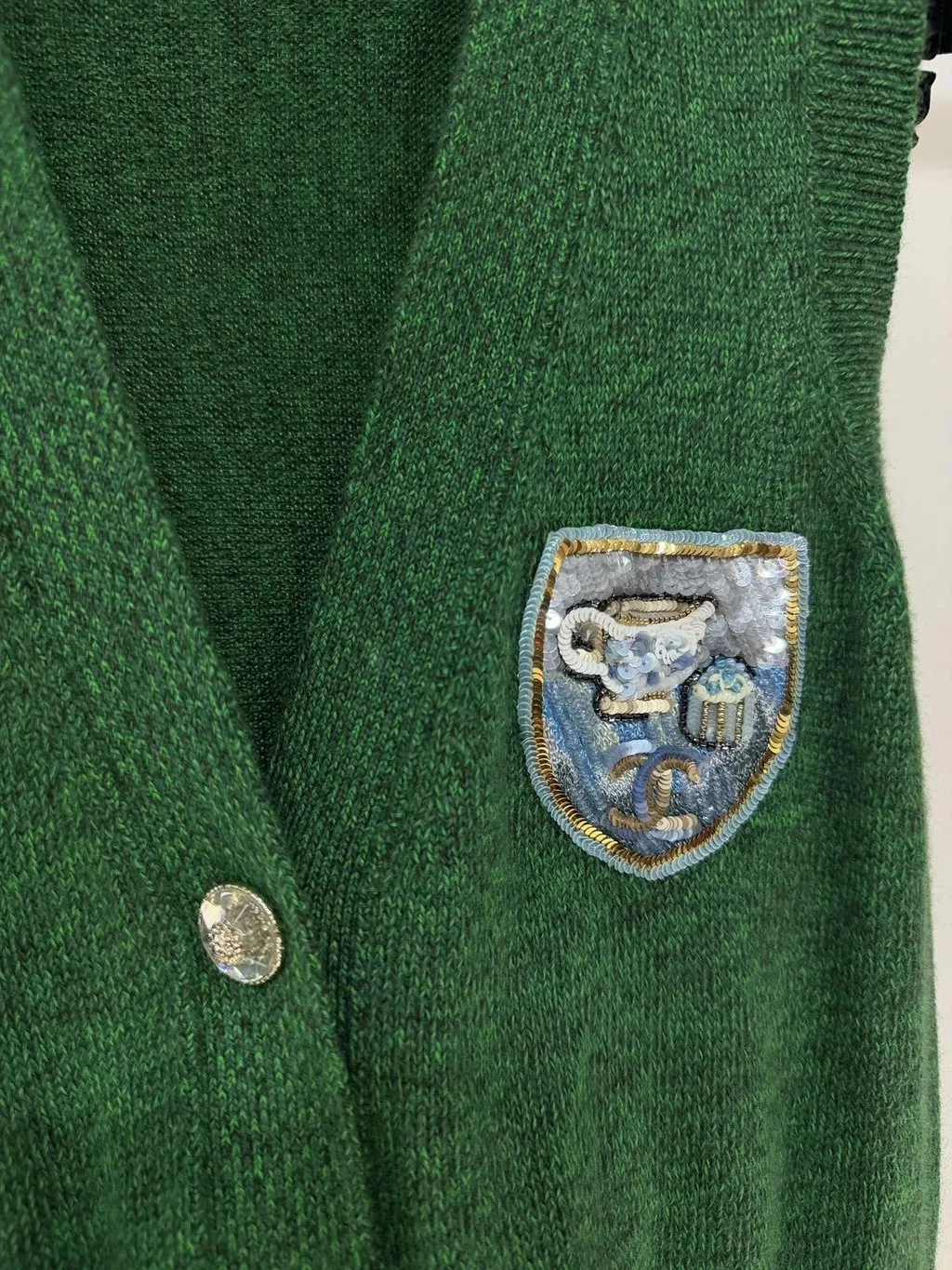 Chanel Green Cashmere Knitwear Green Cashmere Never worn - Model View