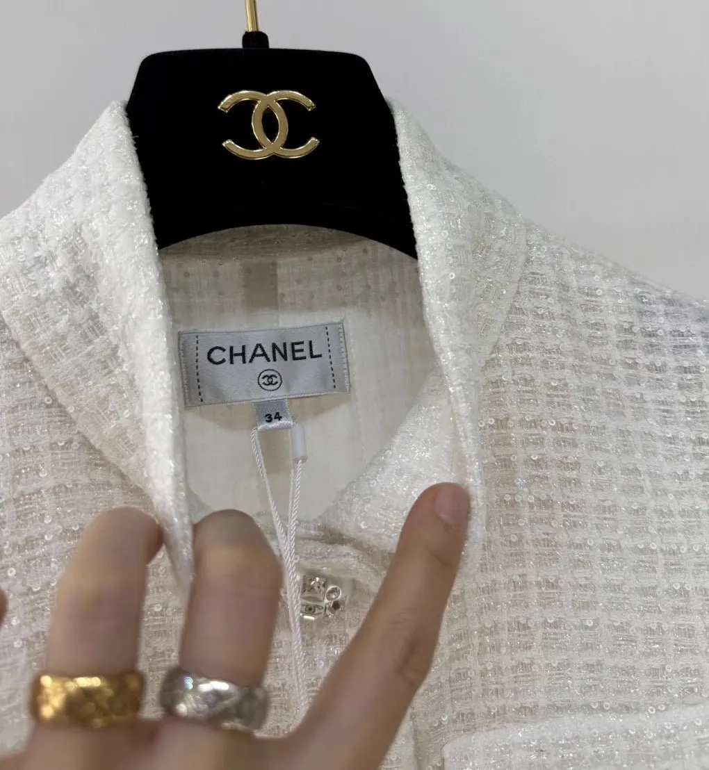 Chanel White Tweed Jacket White Tweed Never worn, with tag - Model View