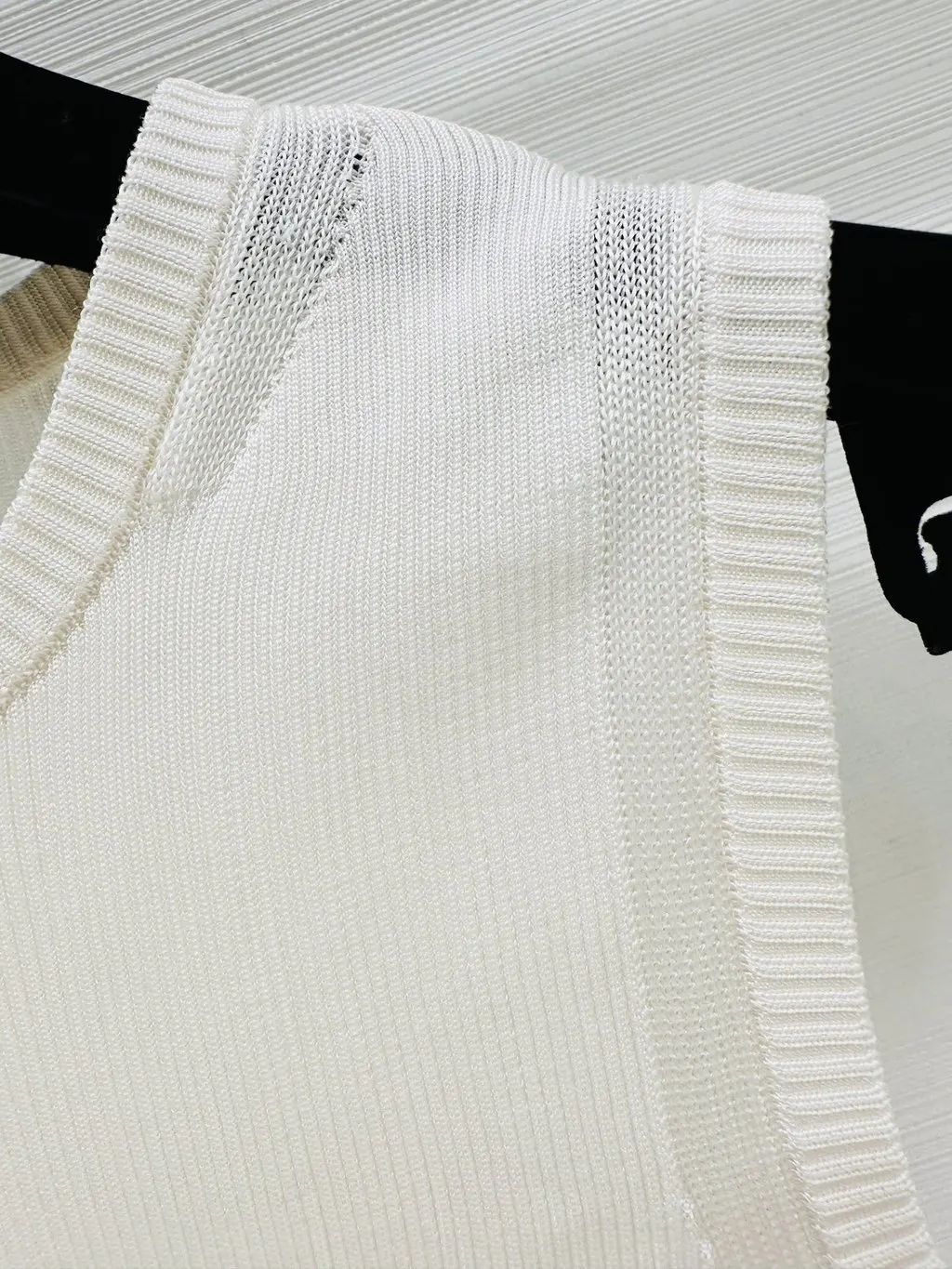 Chanel White Silk Top White Silk Very good - Inside View