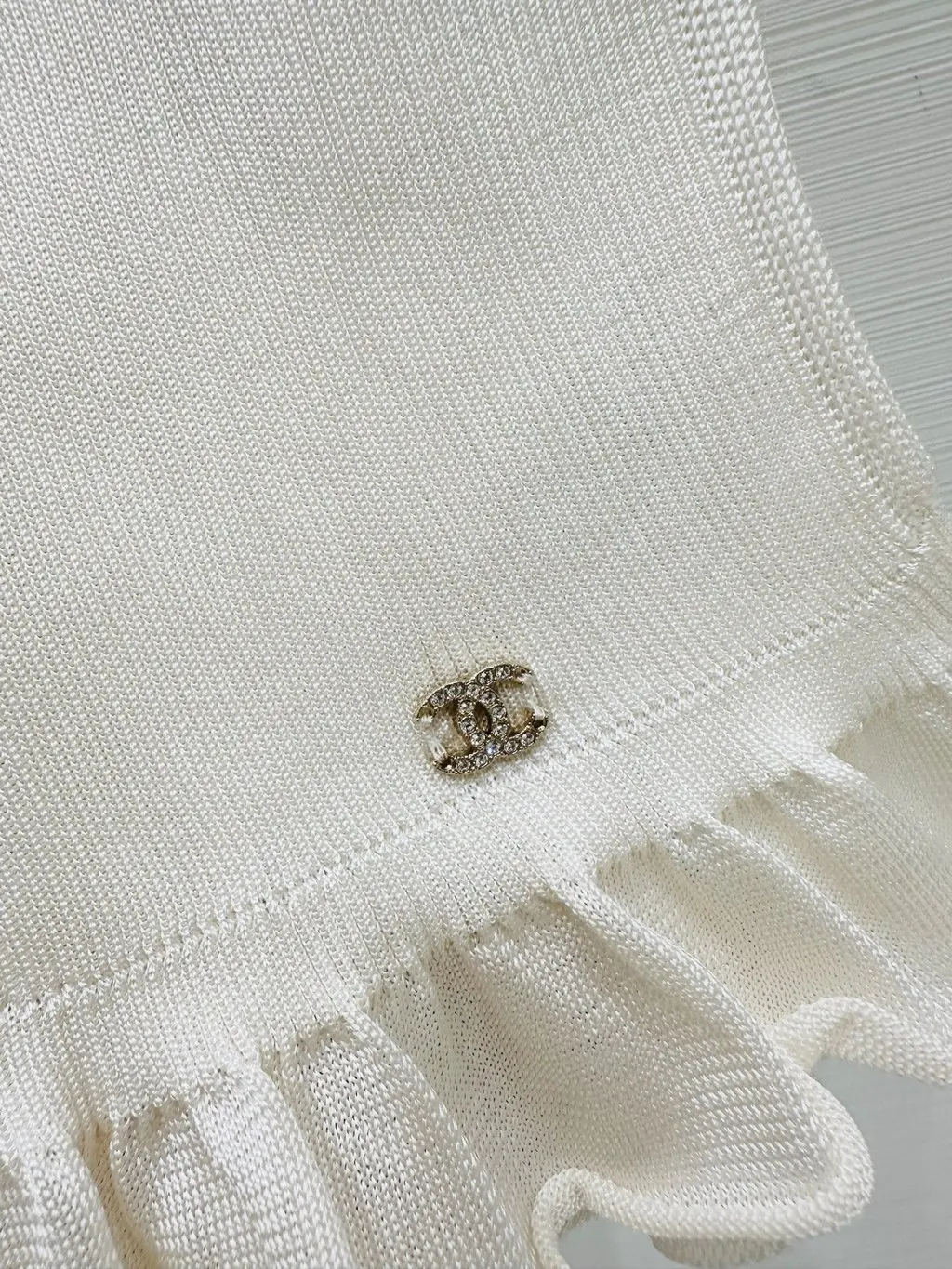 Chanel White Silk Top White Silk Very good - Model View