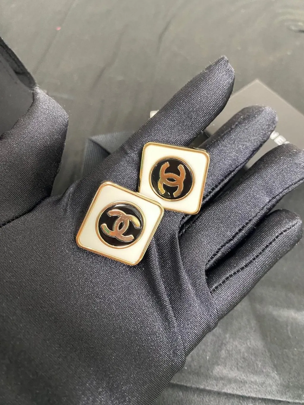 Chanel Metal Earrings MultiColor Metal Very good - Model View