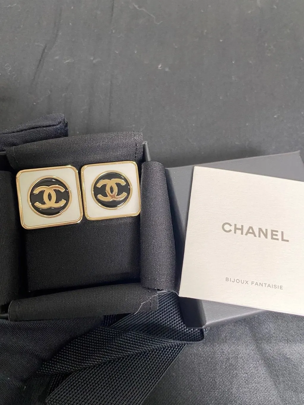 Chanel Metal Earrings MultiColor Metal Very good - Box View