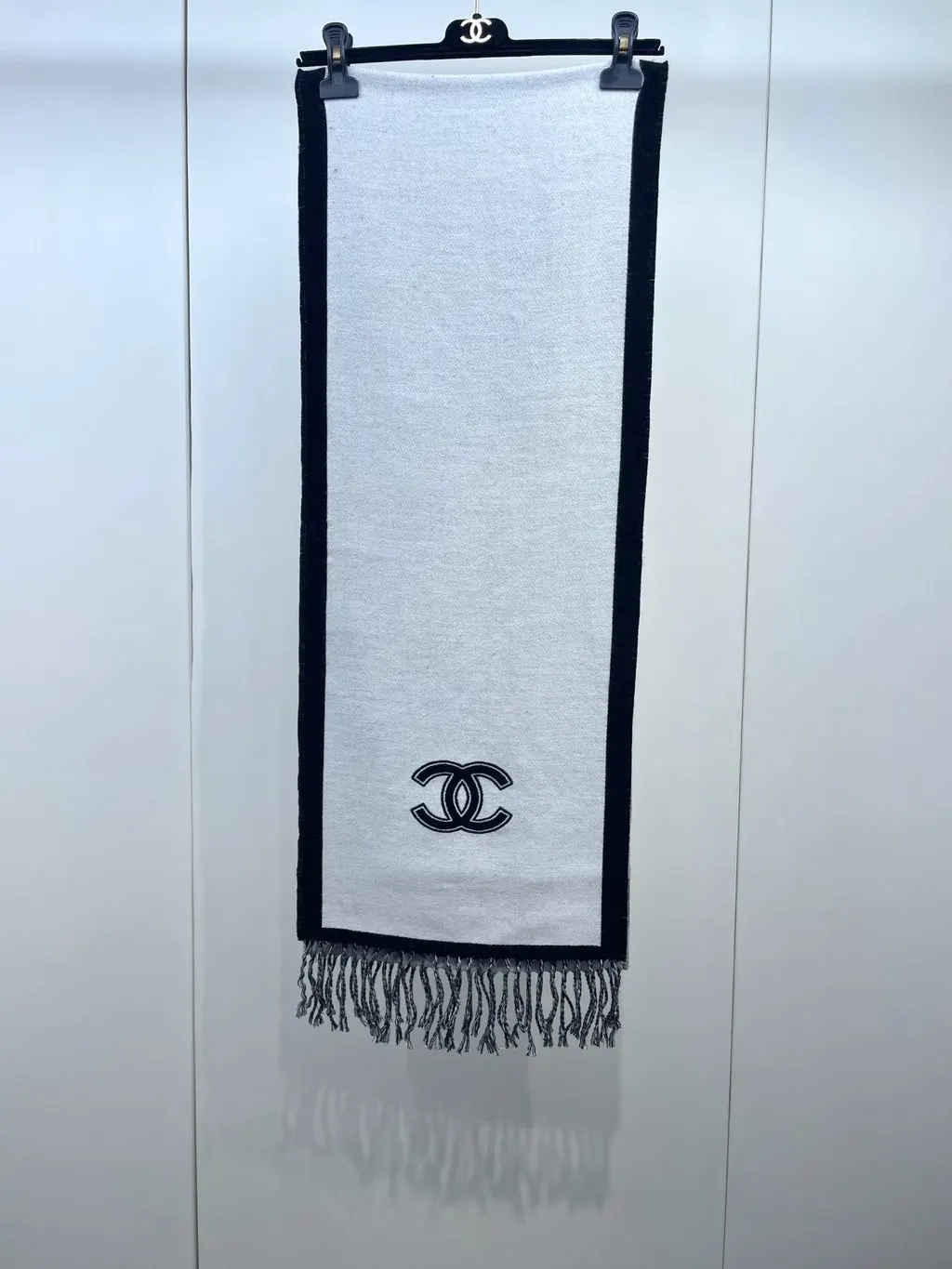 Chanel Cashmere Scarf MultiColor Cashmere Very good - Back View