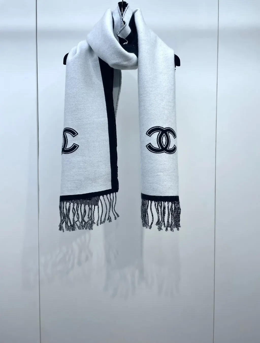 Chanel Cashmere Scarf MultiColor Cashmere Very good - Inside View