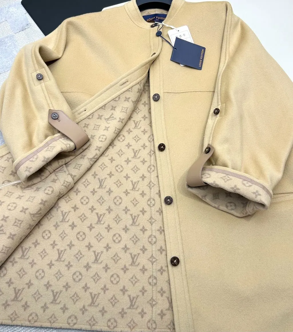 Louis Vuitton Beige Wool Coat Beige Wool Very good - Model View