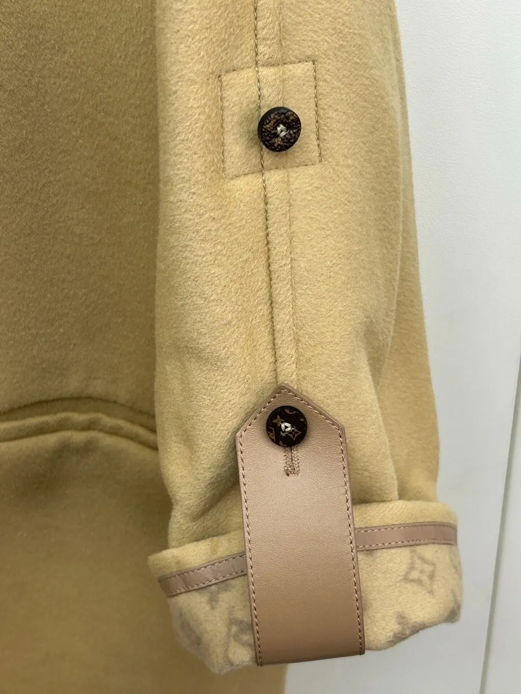 Louis Vuitton Beige Wool Coat Beige Wool Very good - Box View
