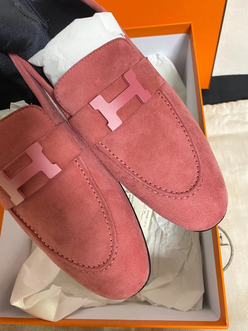 Hermès Pink Suede Flat Shoes Pink Suede Very good - Back View