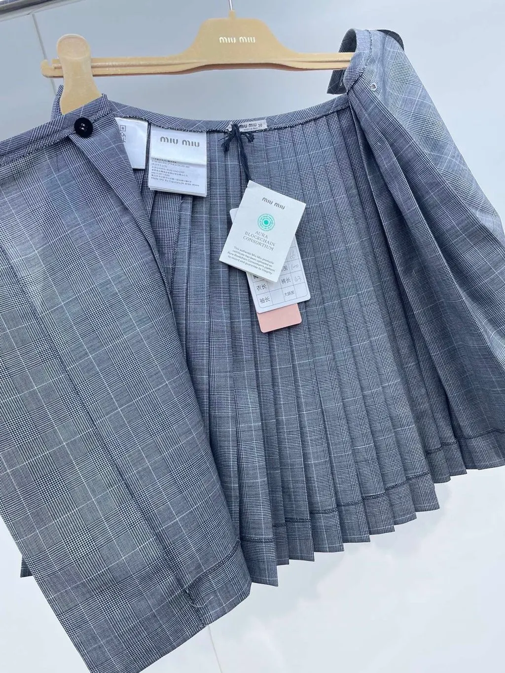 Miu Miu Grey Wool Skirt Grey Wool Very good - Model View