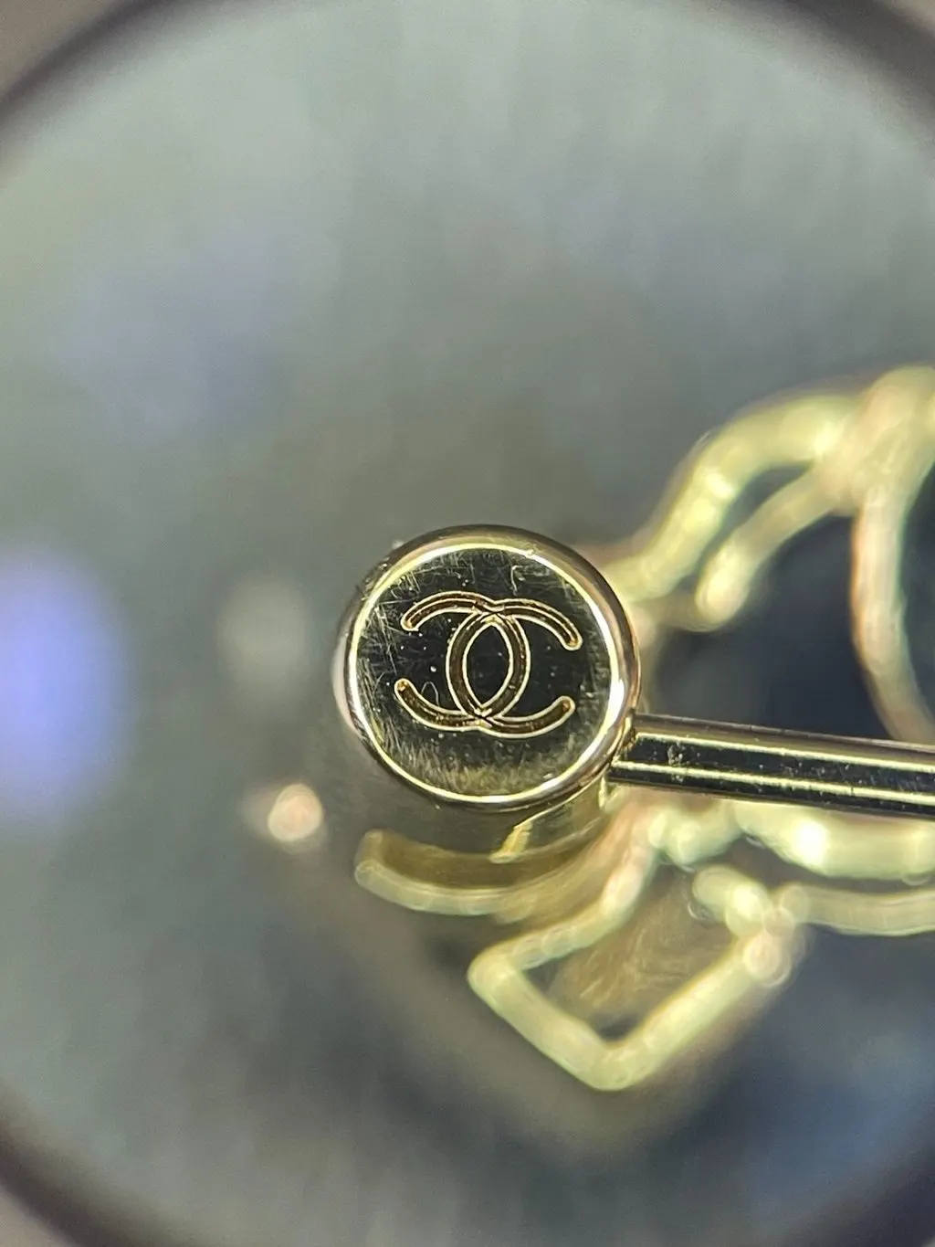 Chanel Gold Metal Brooch Gold Metal Very good - Inside View