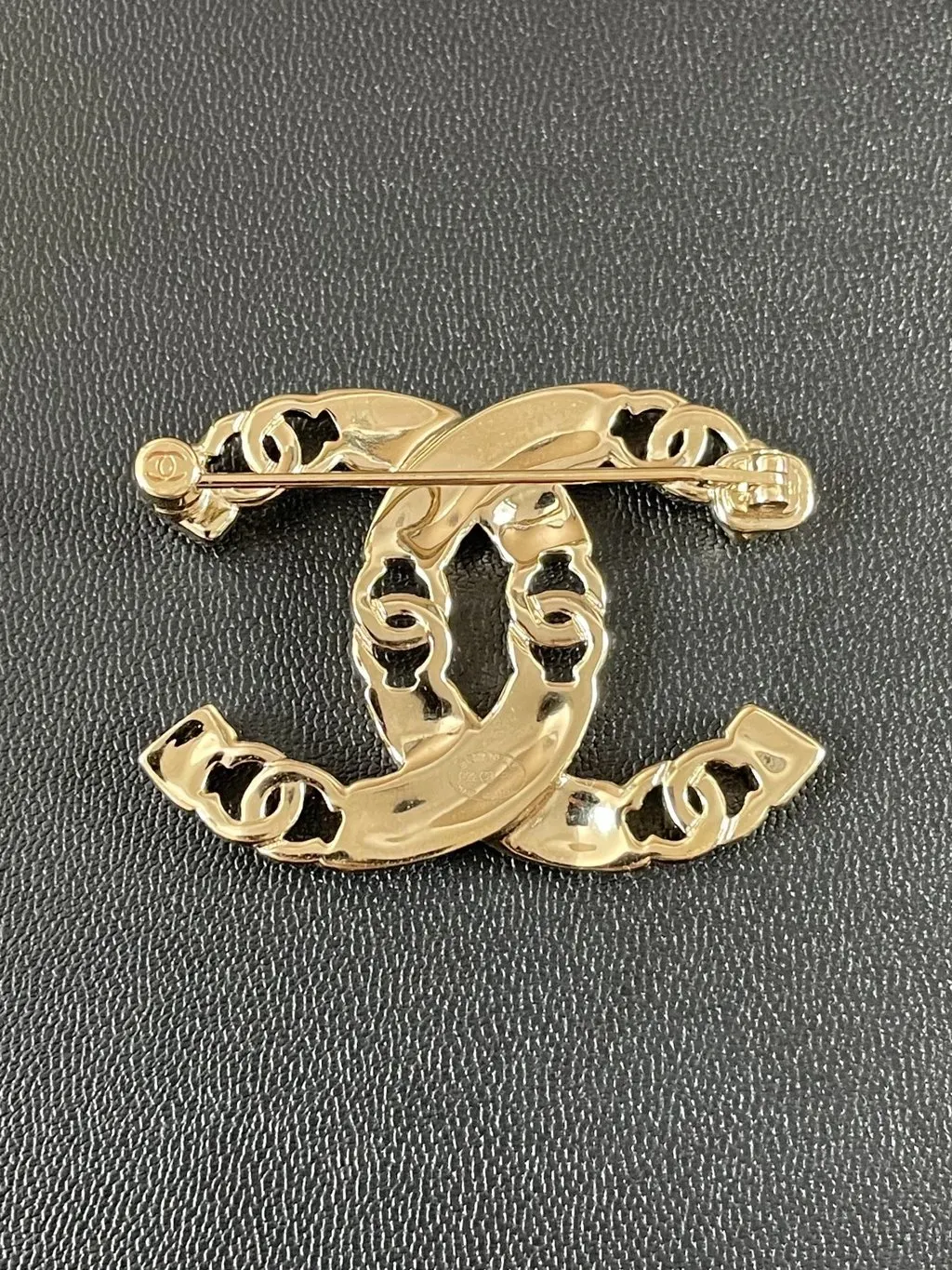 Chanel Gold Metal Brooch Gold Metal Very good - Box View