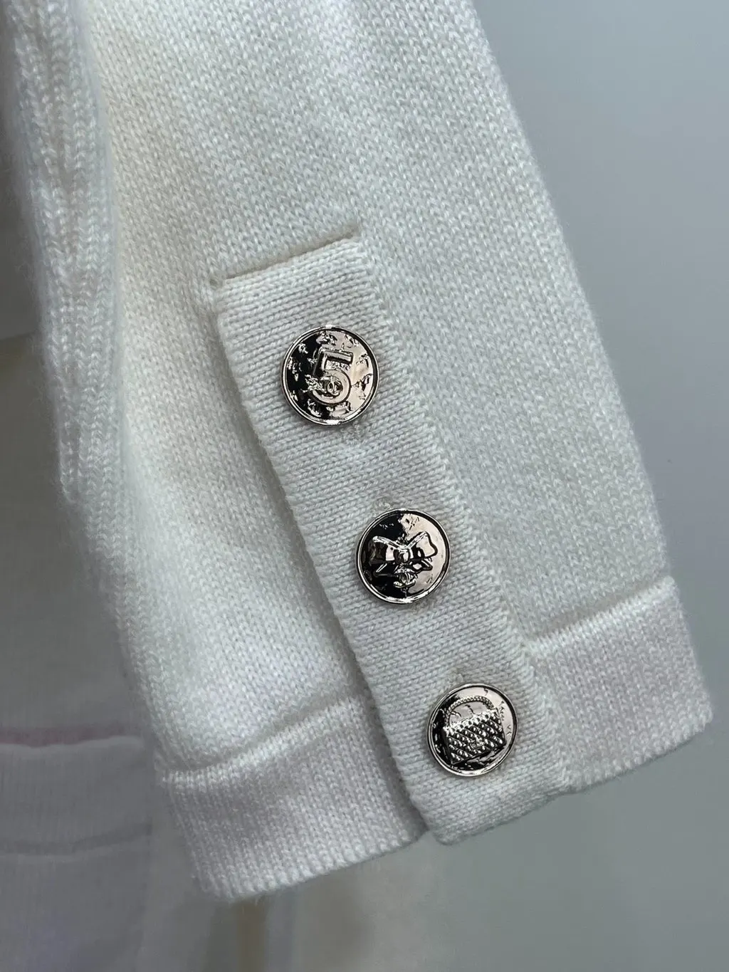 Chanel White Cashmere Knitwear White Cashmere Very good - Box View