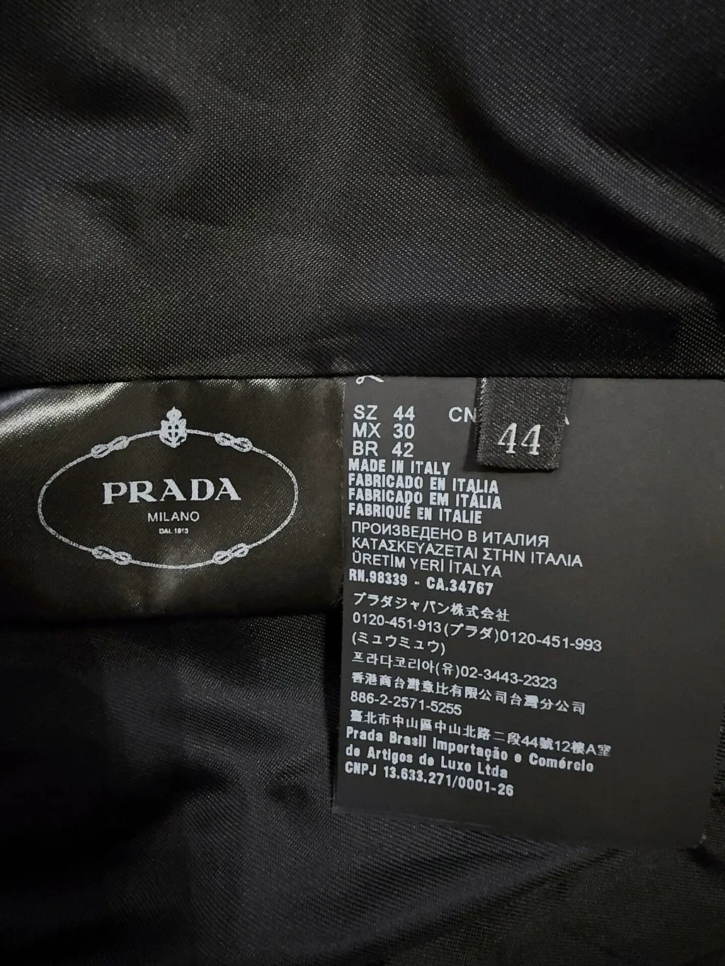 Prada Black Wool Coat Black Wool Never worn - Model View