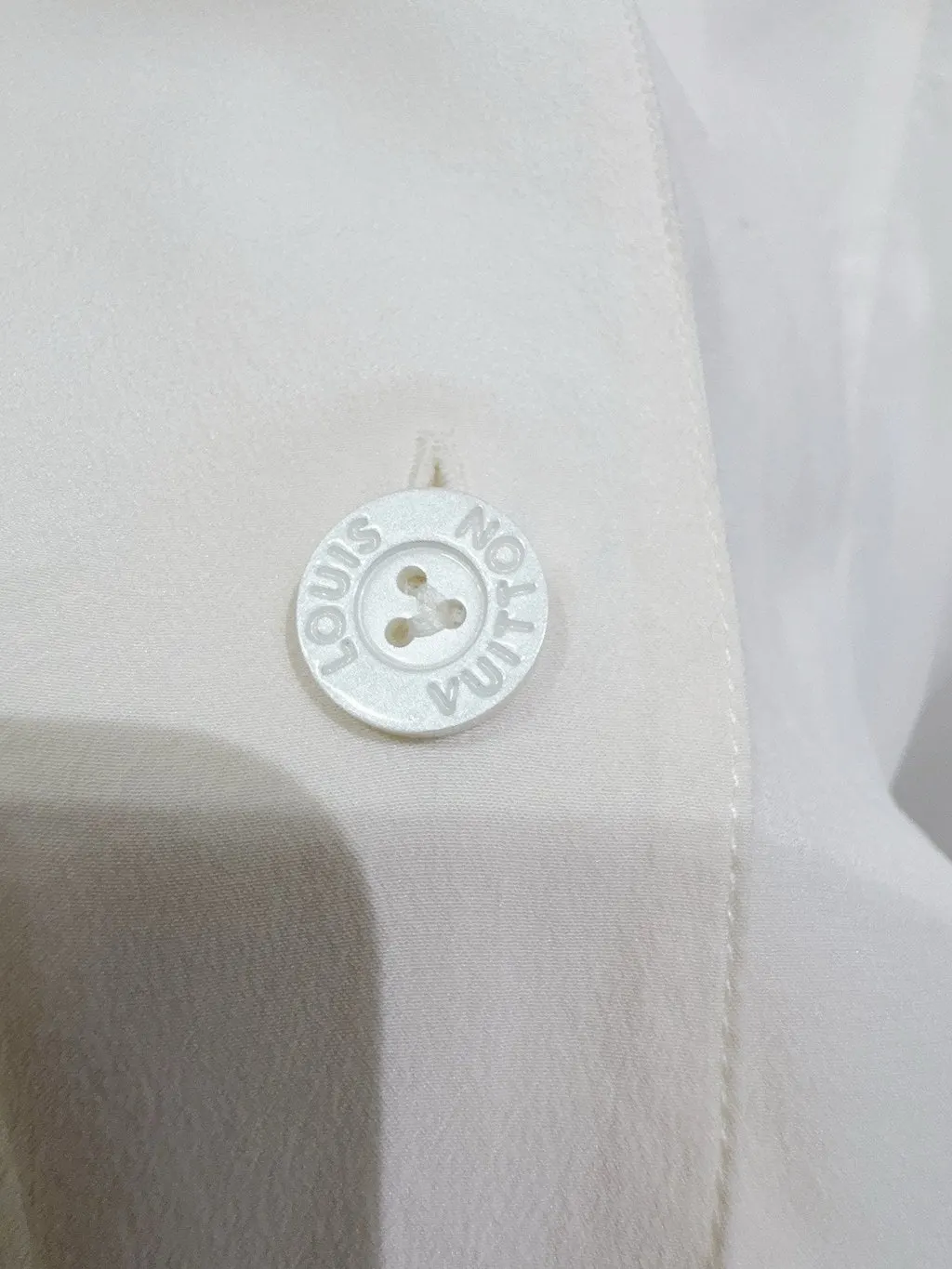 Louis Vuitton White Silk Top White Silk Very good - Model View