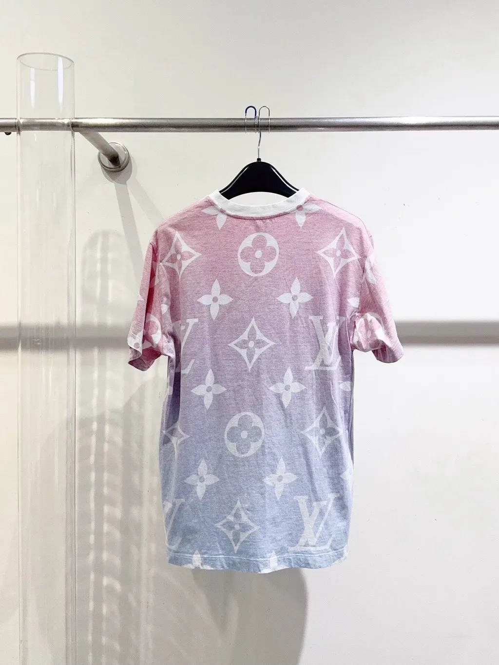 Louis Vuitton Pink Cotton Top Pink Cotton Never worn, with tag - Model View