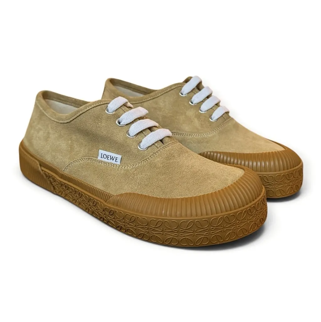 Loewe Loewe Sneaker Terra Vulca Gold Leather Never worn, with tag - Model View