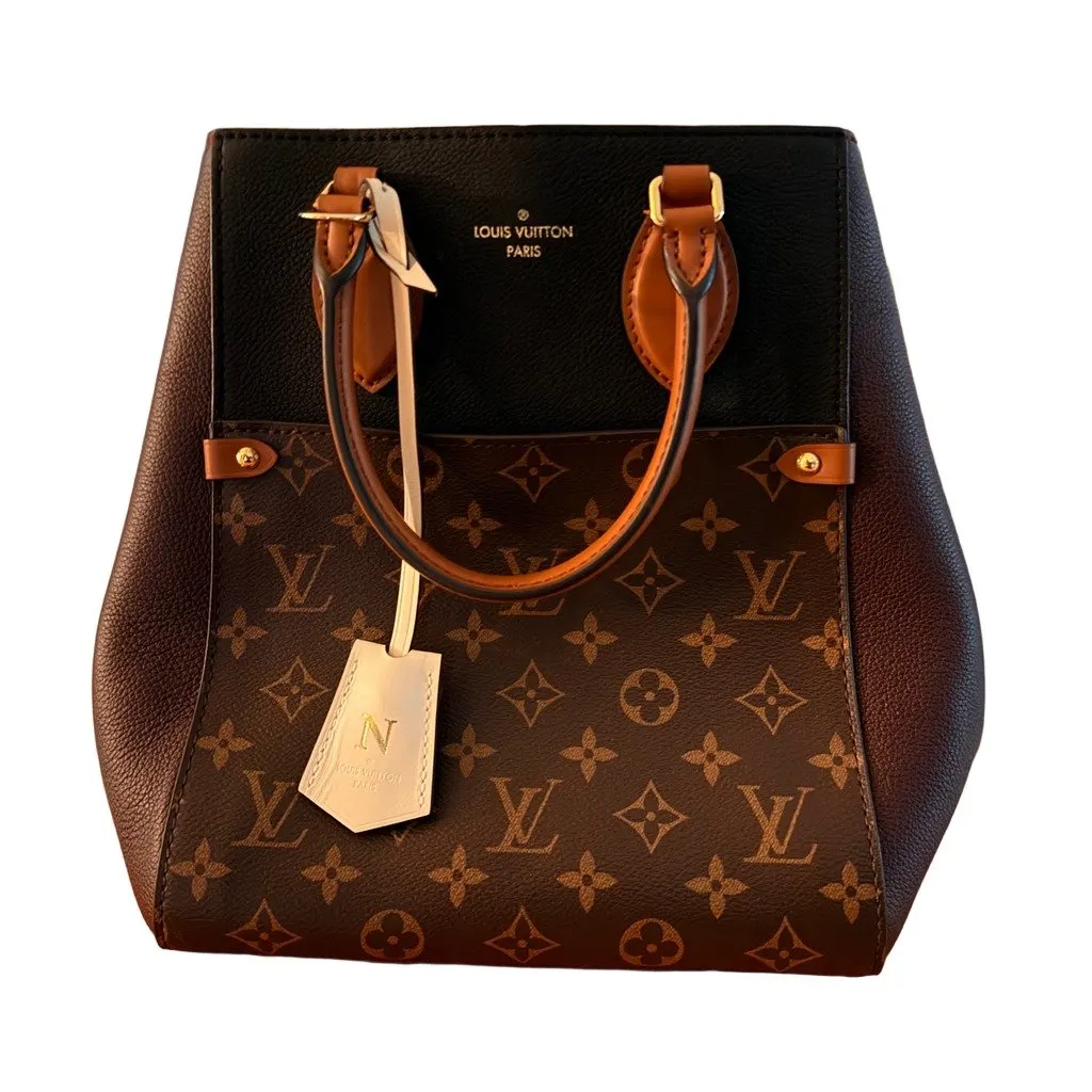 Louis Vuitton Fold Tote MM Brown Leather Never worn - Front View