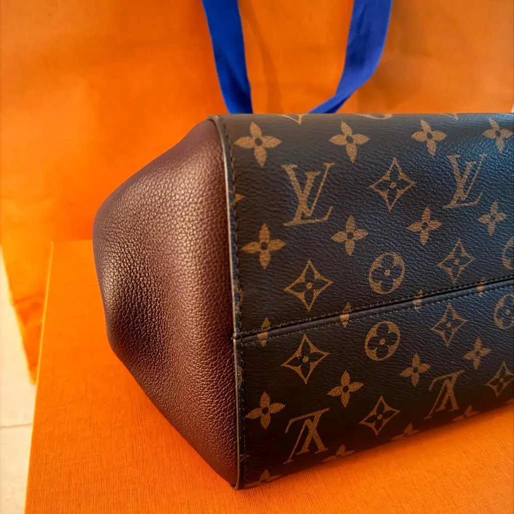 Louis Vuitton Fold Tote MM Brown Leather Never worn - Inside View