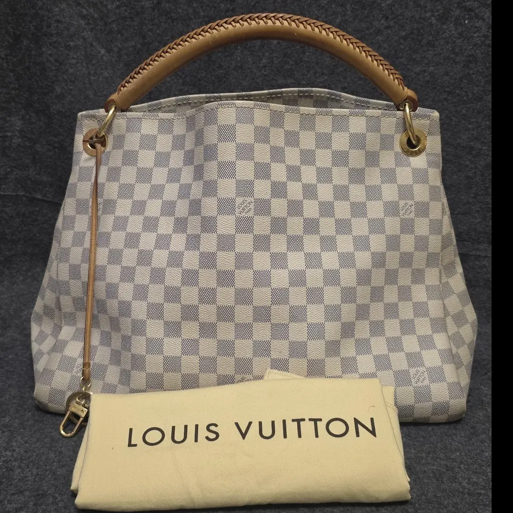Louis Vuitton Louis Vuitton Artsy White Canvas Good - Back View