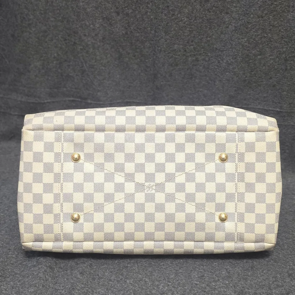 Louis Vuitton Louis Vuitton Artsy White Canvas Good - Inside View