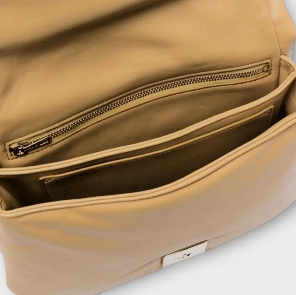 Loewe Loewe Goya Puffer Camel Leather Never worn, with tag - Model View
