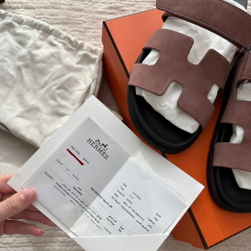 Hermès Chypre Velvet Goatskin Brown Suede Never worn - Model View