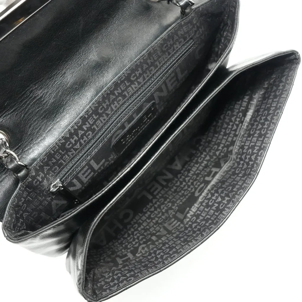 Chanel 2.55 Chocolate Bar Shoulder Bag Lambskin Reissue Black (2004-2005) Black Leather Good - Model View