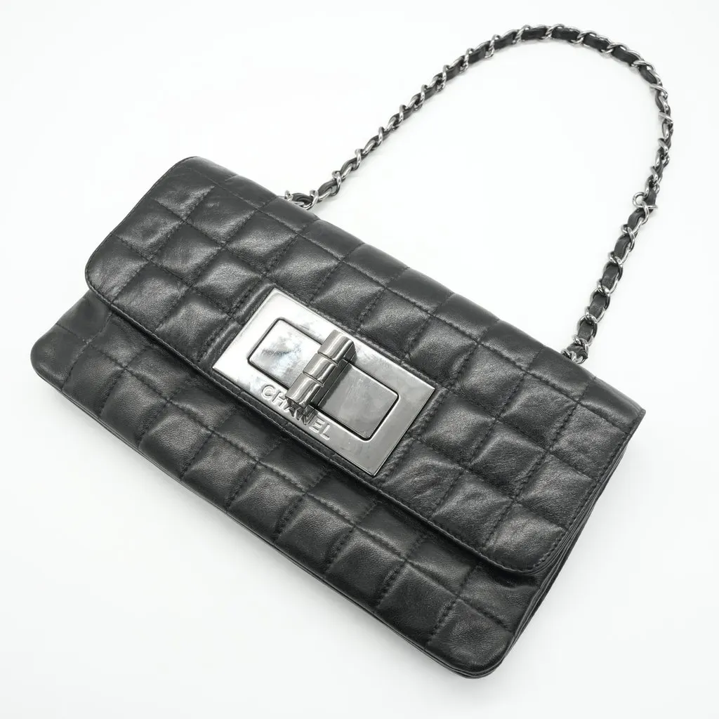 Chanel 2.55 Chocolate Bar Shoulder Bag Lambskin Reissue Black (2004-2005) Black Leather Good - Box View