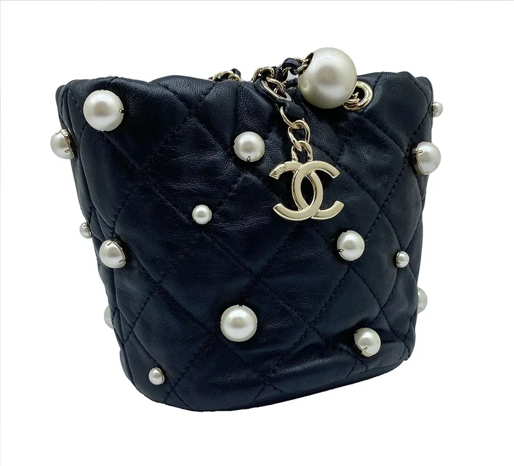 Chanel Black Lambskin Quilted Pearl Mini About Pearl Drawstring Bag Black Leather Very good - Front View