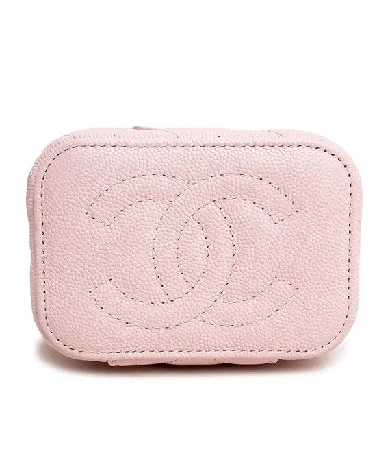 Chanel Matelasse Light Pink Classic Small Vanity Case with Chain in Caviar Leather with Champagne Gold Hardware Beige Leather Never worn - Model View
