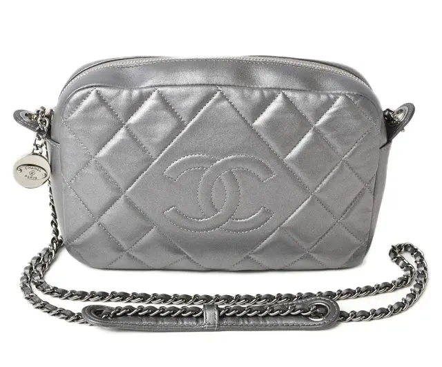 Chanel Metallic Silver Lambskin Quilted Diamond CC Camera Bag Silver Leather Very good - Front View