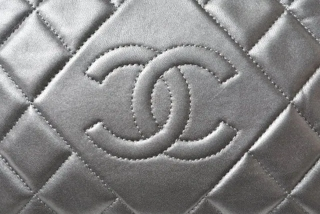 Chanel Metallic Silver Lambskin Quilted Diamond CC Camera Bag Silver Leather Very good - Box View