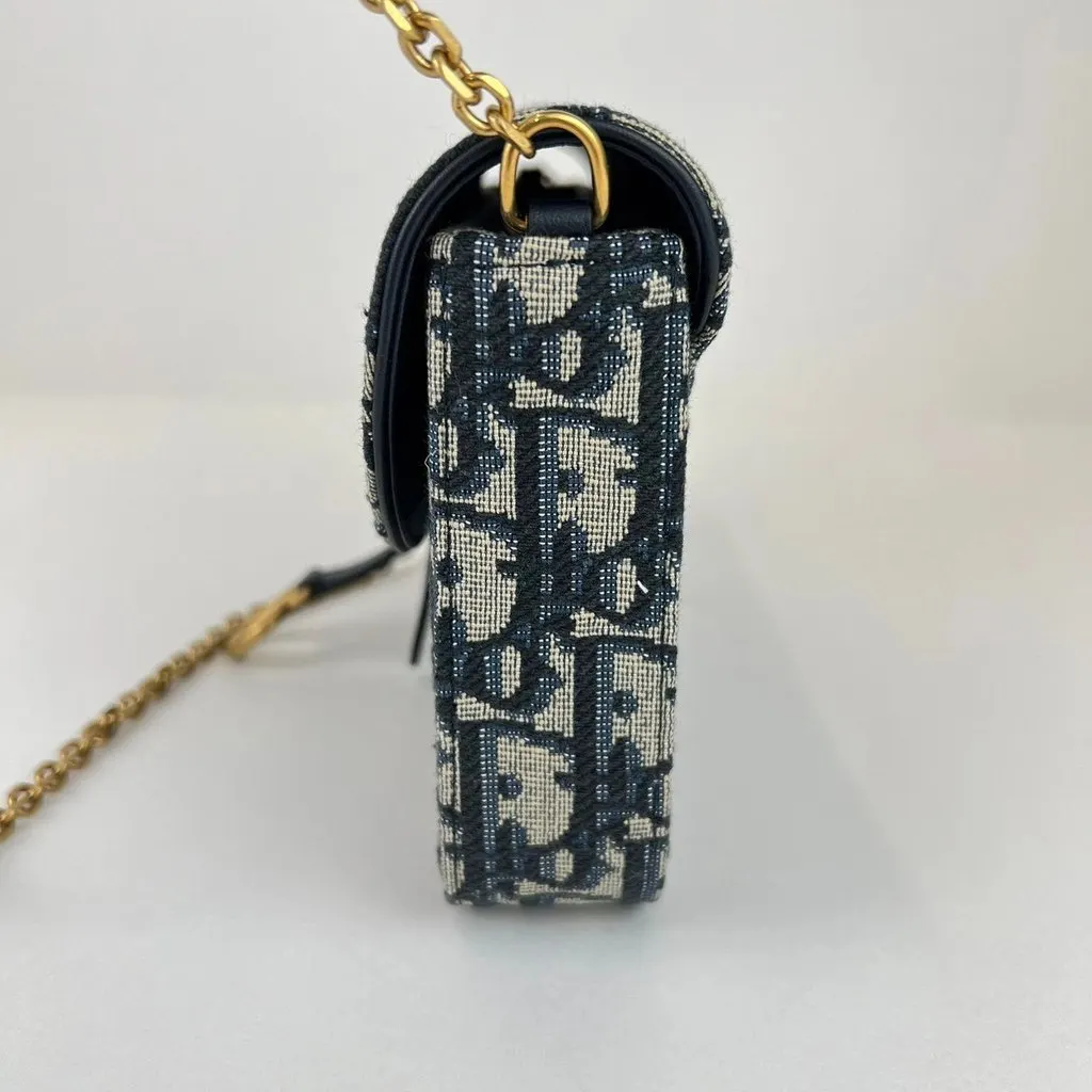 Dior Saddle Wallet on Chain in Blue Dior Oblique Jacquard Blue Never worn - Model View