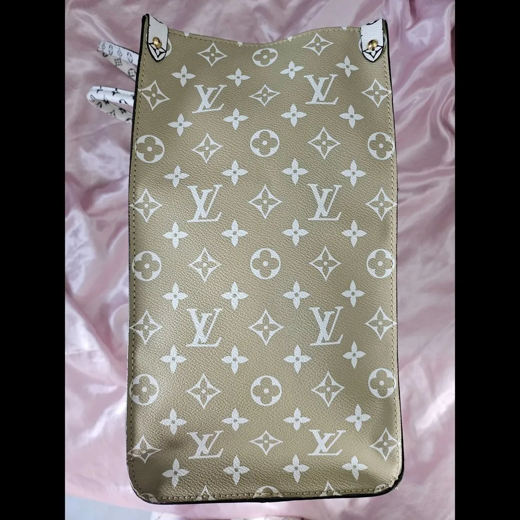 Louis Vuitton On The Go GM MultiColor Canvas Good - Inside View
