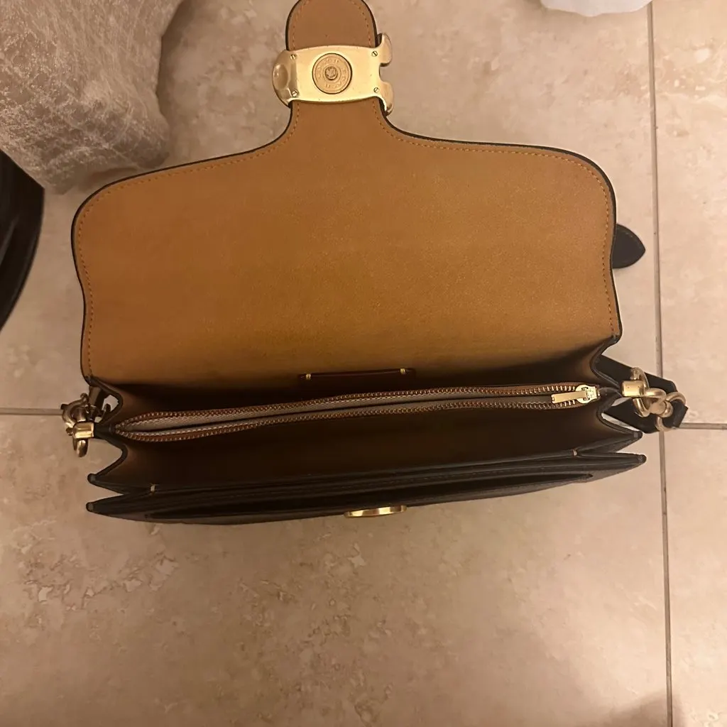 Coach COACH Womens Tabby Shoulder Black Leather Very good - Model View