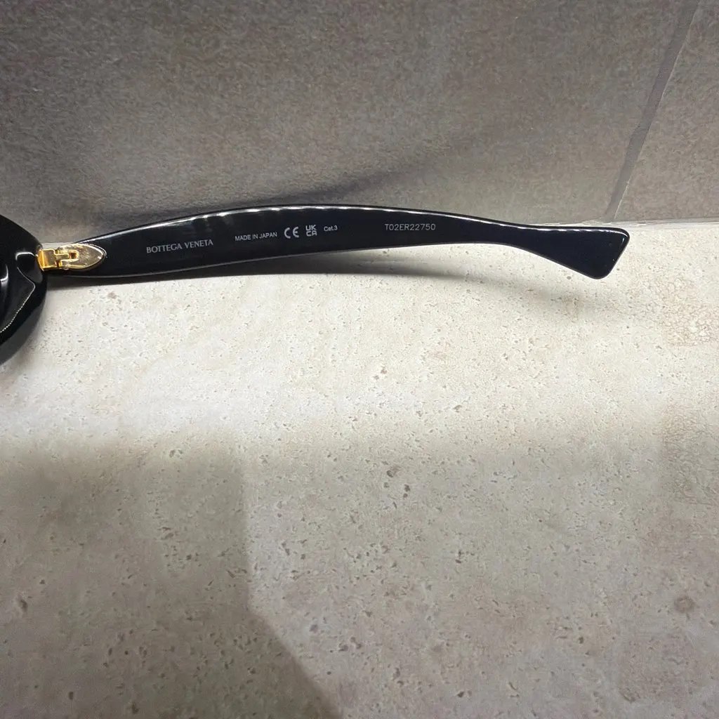 Bottega Veneta Sardine Oval Sunglasses Black Never worn - Back View