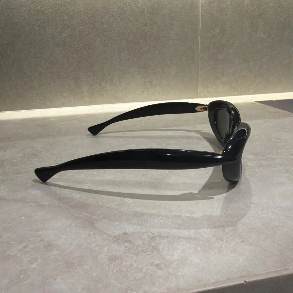 Bottega Veneta Sardine Oval Sunglasses Black Never worn - Inside View