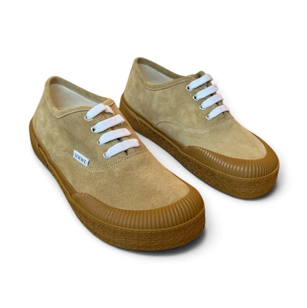 Loewe Loewe Sneaker Terra Vulca Gold Leather Never worn, with tag - Model View