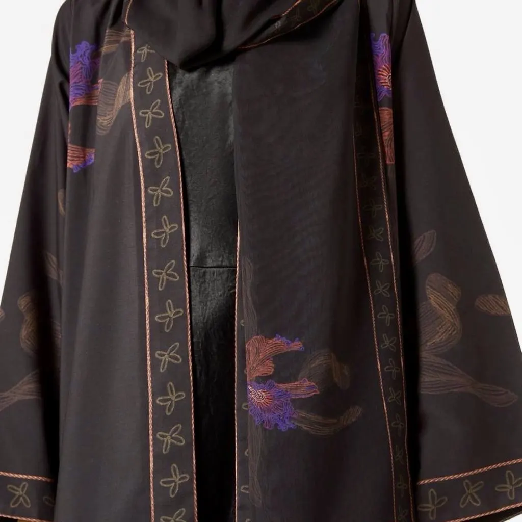 Unsigned Hessa Al Falassi Printed Cotton Abaya Black Cotton Never worn, with tag - Model View