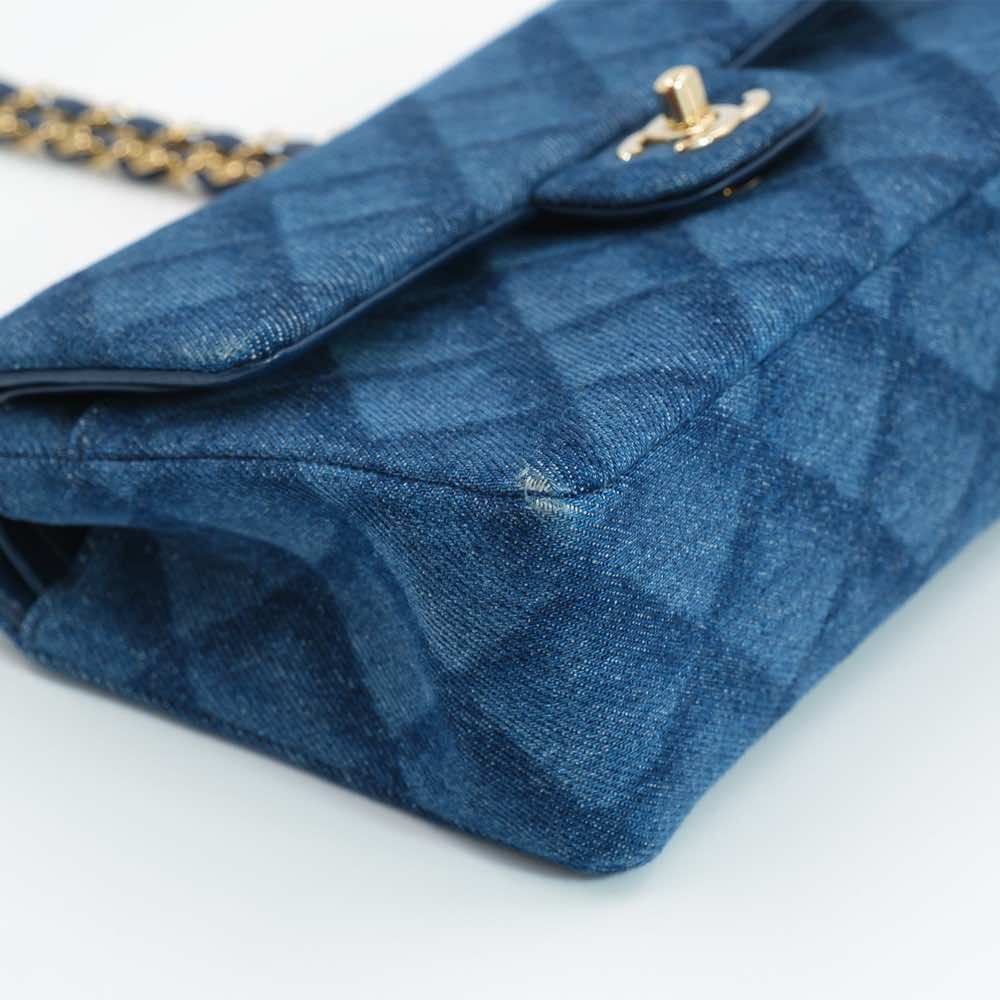 Chanel Classic Flap Bag - Image 10