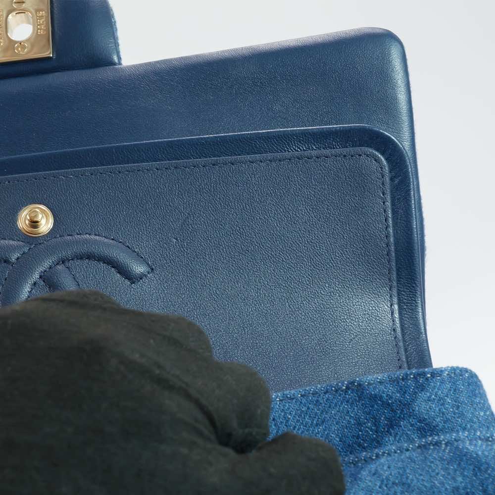 Chanel Classic Flap Bag - Image 13