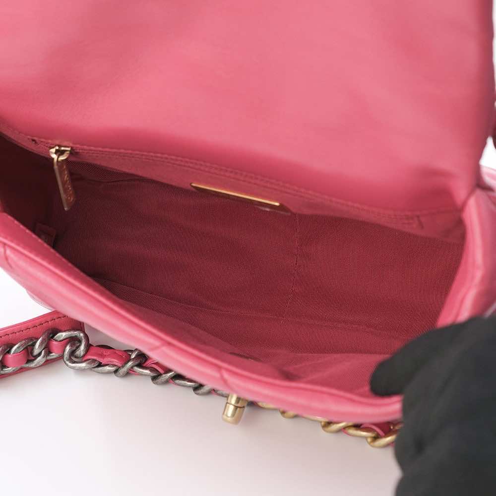 Chanel 19 Flap Bag - Image 12